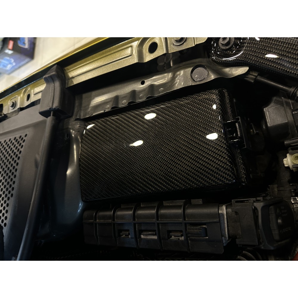 MQB KARBON FIBER SIGORTA KAPAGI